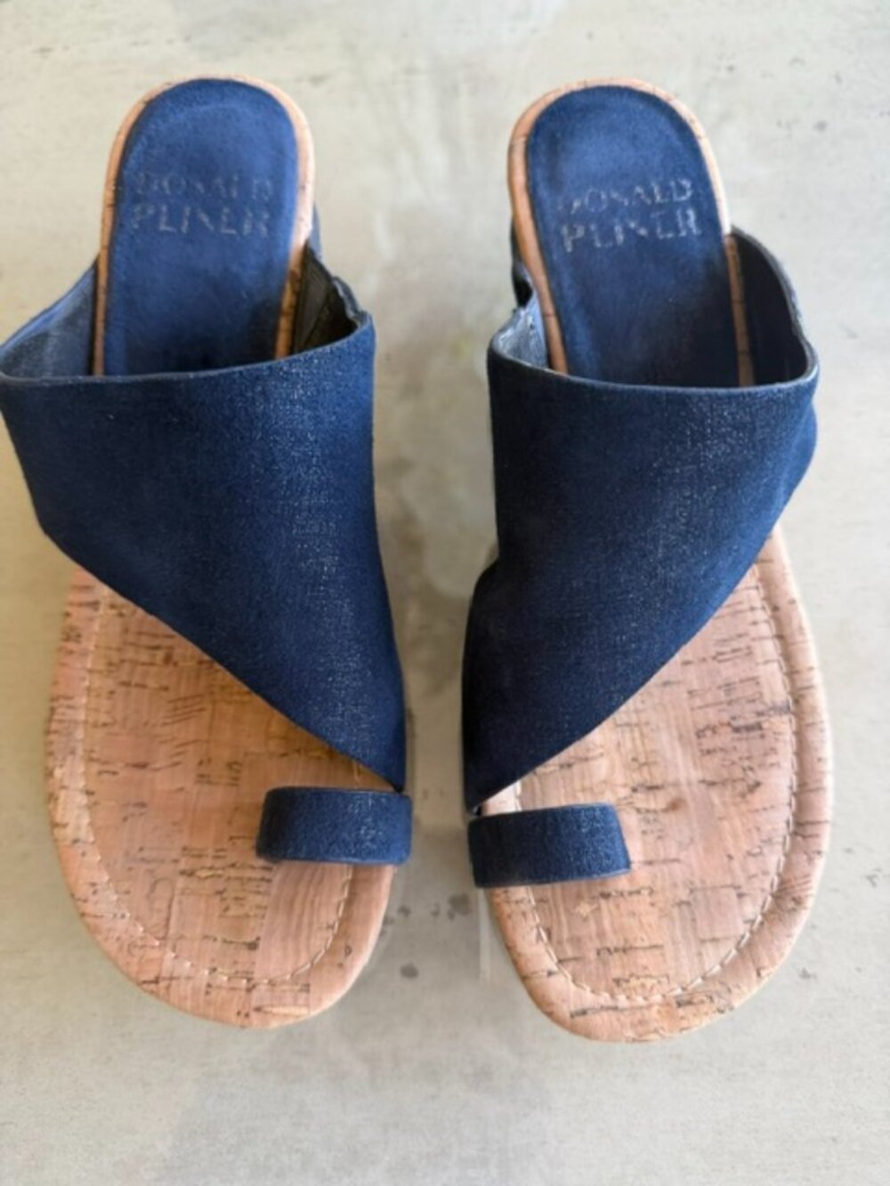 Donald Pliner Navy size 8